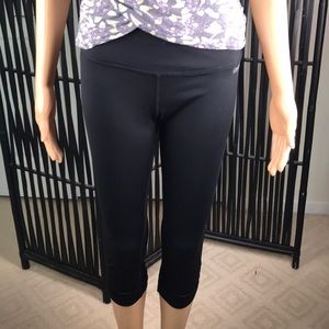 Calvin Klein Performance Black Capris Size Medium